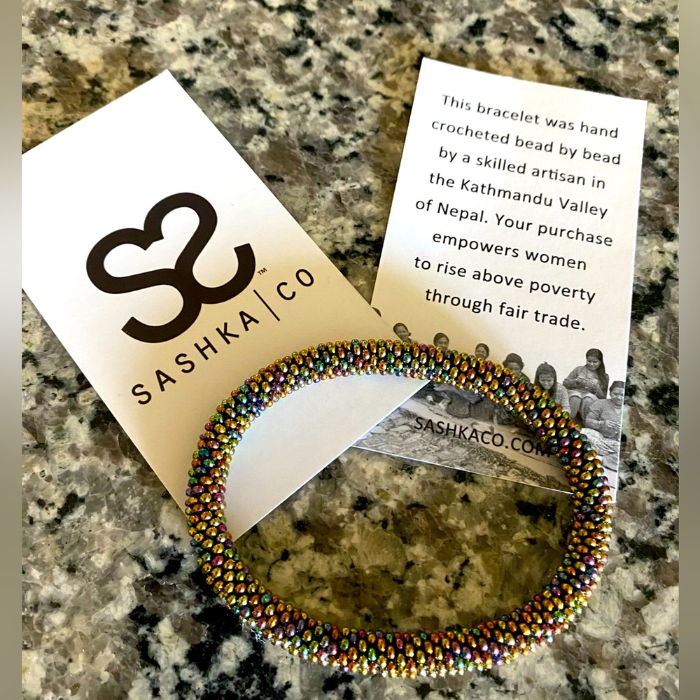SASHKA glass beaded bracelet with rich multicolors.